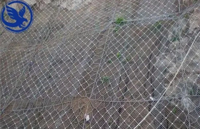 Slope protection net - rockfall protection fence