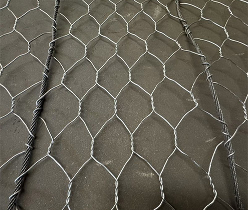 Active wire mesh slope protection